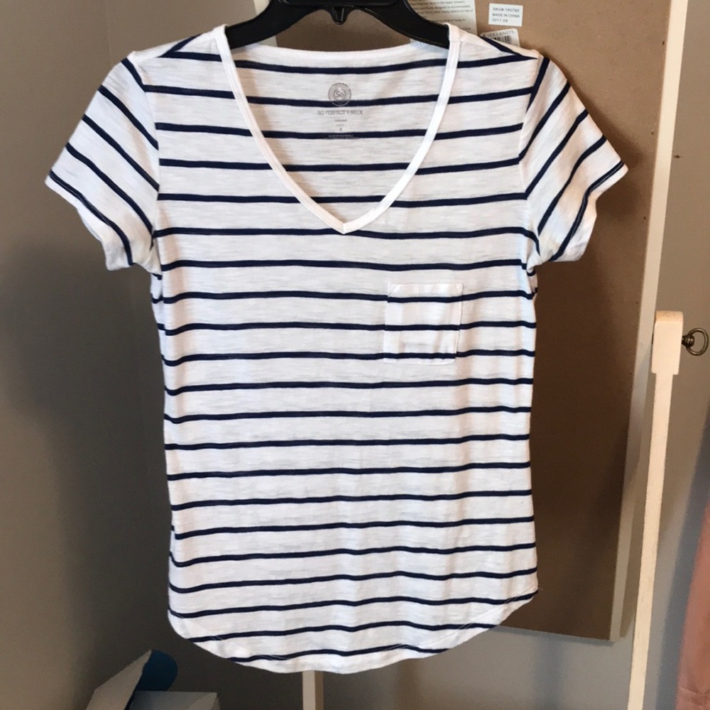 So so perfect v neck
